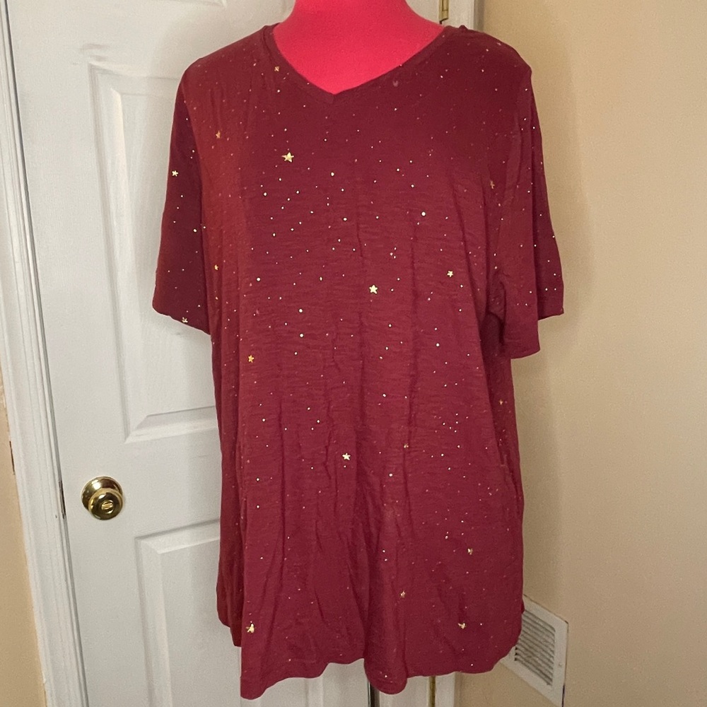 Catherines V-Neck Tee ⭐️